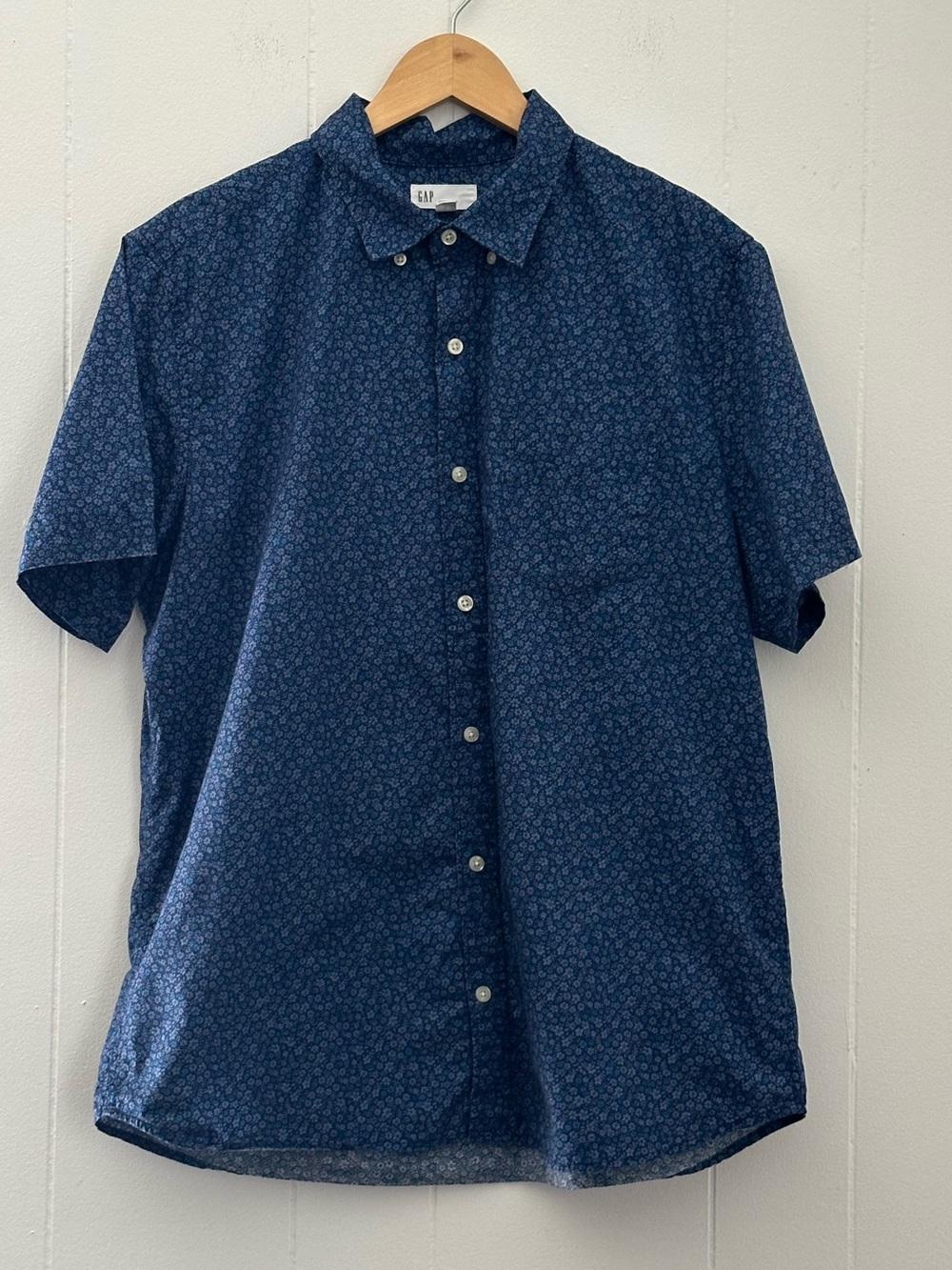 GAP Men's Navy Short-Sleeve Button-Up Shirt Size Large